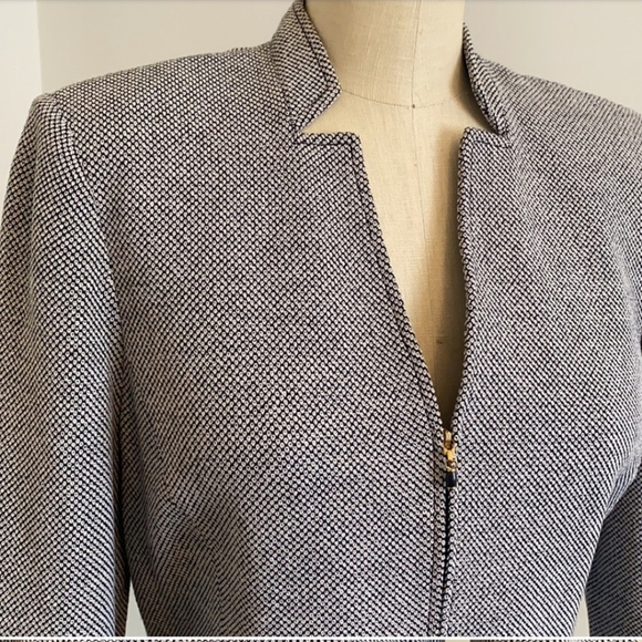 St. John Collection Sport Jersey Chain Belt Zip Jacket - Picture 3 of 10